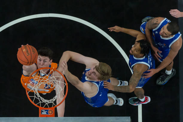 结合当地特 结合当地特