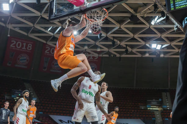 他的表现再 他的表现再